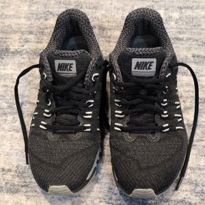 Nike Woman's Black and Gray Athletic Shoes Size 7.5